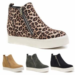 Zipper wedge ankle boots